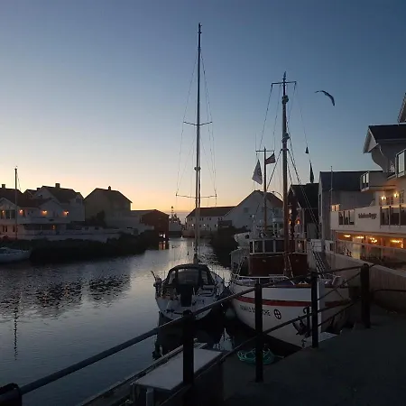 Gjestebrygge * Veiholmen